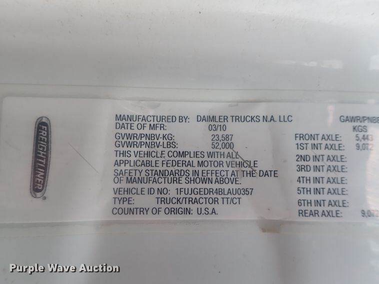 image for item DI7492 2011 Freightliner Cascadia  semi truck