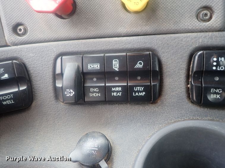 image for item DI7492 2011 Freightliner Cascadia  semi truck