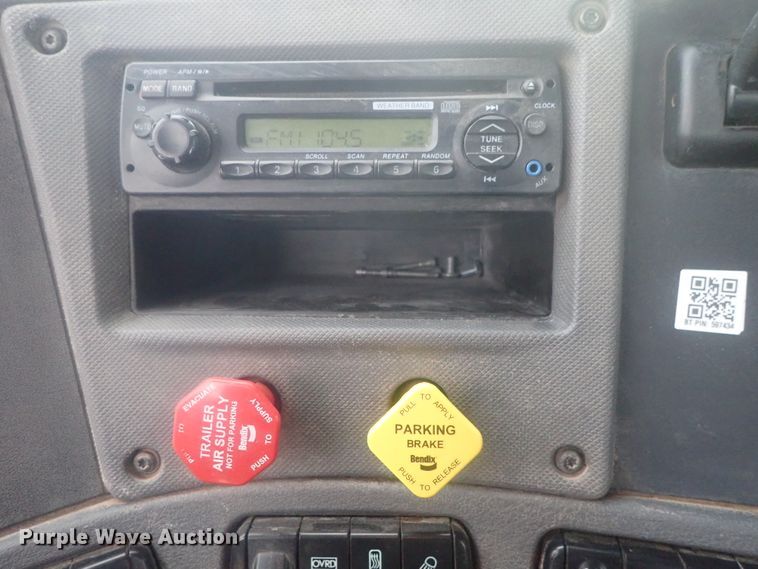 image for item DI7492 2011 Freightliner Cascadia  semi truck