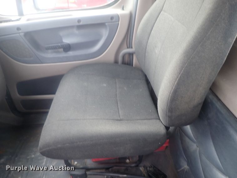 image for item DI7492 2011 Freightliner Cascadia  semi truck