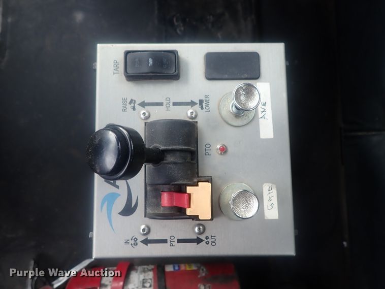 image for item DI7492 2011 Freightliner Cascadia  semi truck