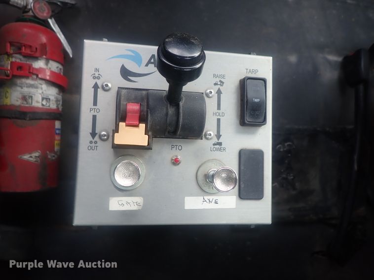 image for item DI7492 2011 Freightliner Cascadia  semi truck