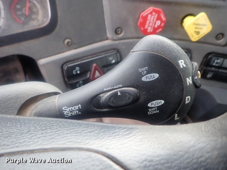 image for item DI7492 2011 Freightliner Cascadia  semi truck