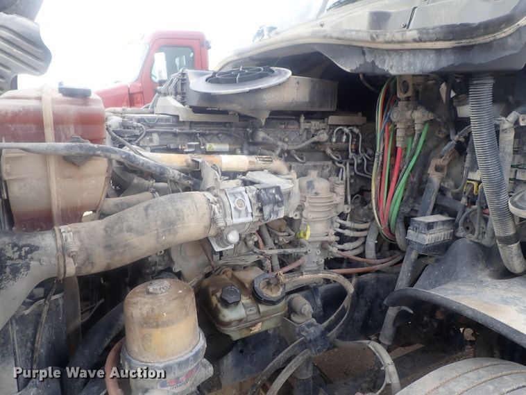 image for item DI7492 2011 Freightliner Cascadia  semi truck