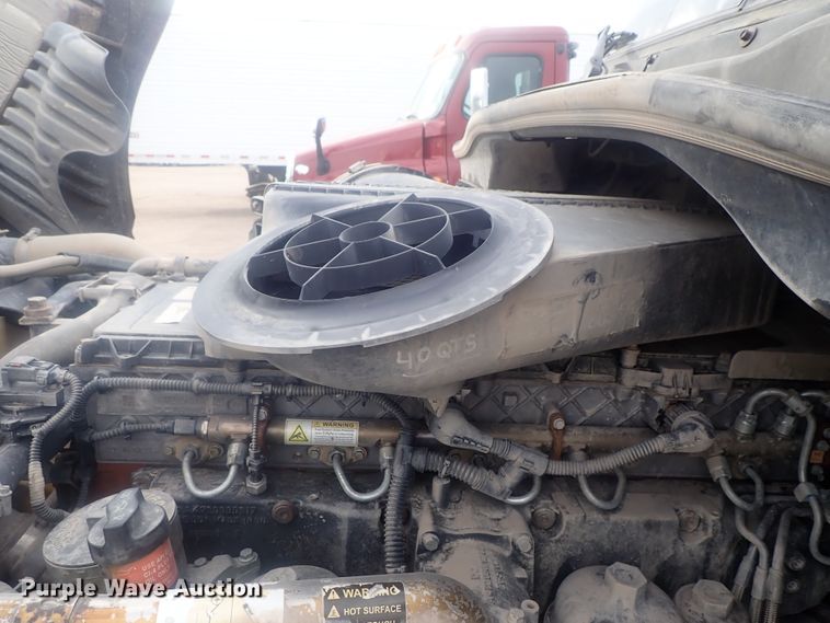 image for item DI7492 2011 Freightliner Cascadia  semi truck