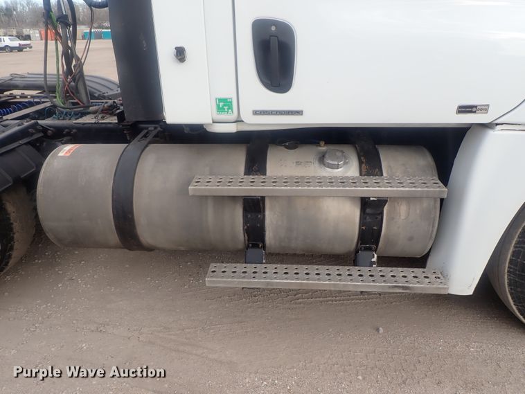 image for item DI7492 2011 Freightliner Cascadia  semi truck