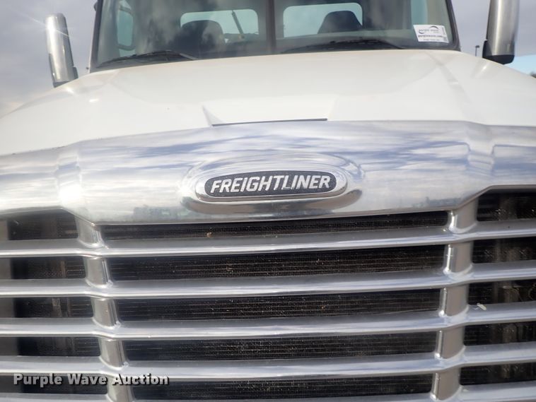 image for item DI7492 2011 Freightliner Cascadia  semi truck