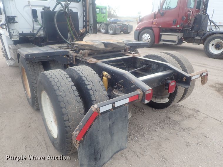 image for item DI7492 2011 Freightliner Cascadia  semi truck