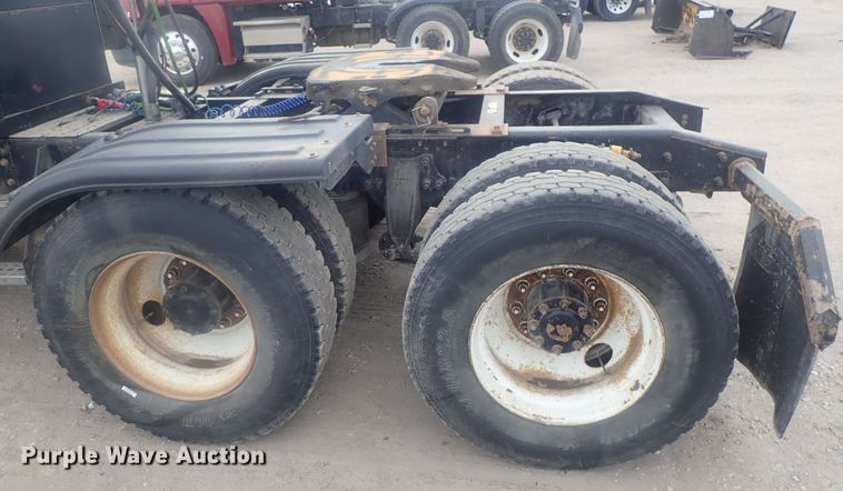 image for item DI7492 2011 Freightliner Cascadia  semi truck