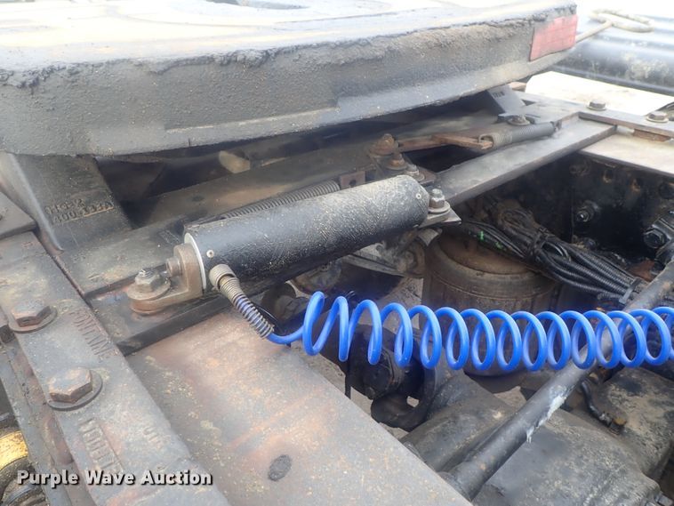 image for item DI7492 2011 Freightliner Cascadia  semi truck