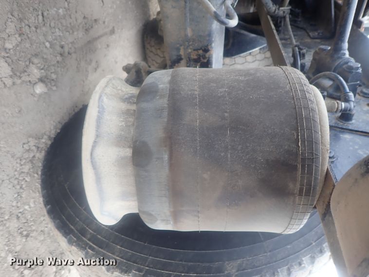 image for item DI7492 2011 Freightliner Cascadia  semi truck