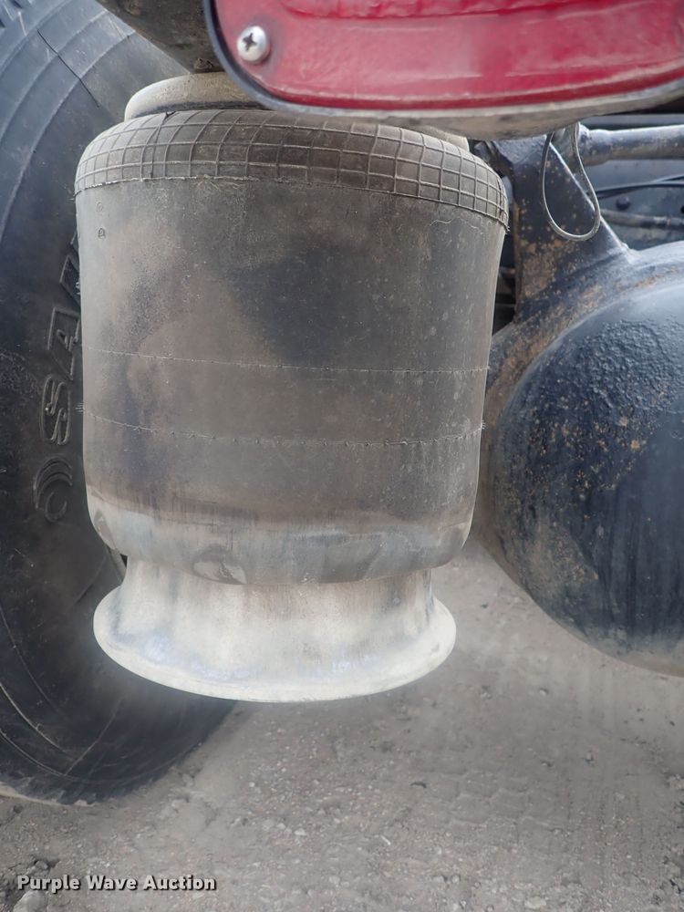 image for item DI7492 2011 Freightliner Cascadia  semi truck