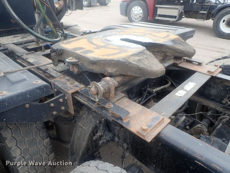 image for item DI7492 2011 Freightliner Cascadia  semi truck