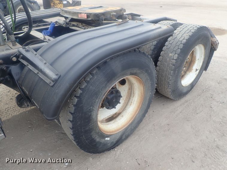 image for item DI7492 2011 Freightliner Cascadia  semi truck