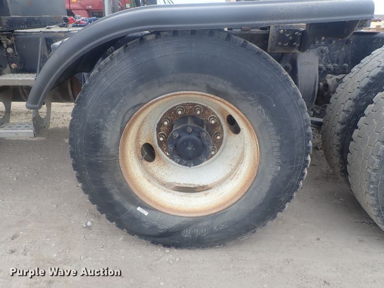 image for item DI7492 2011 Freightliner Cascadia  semi truck