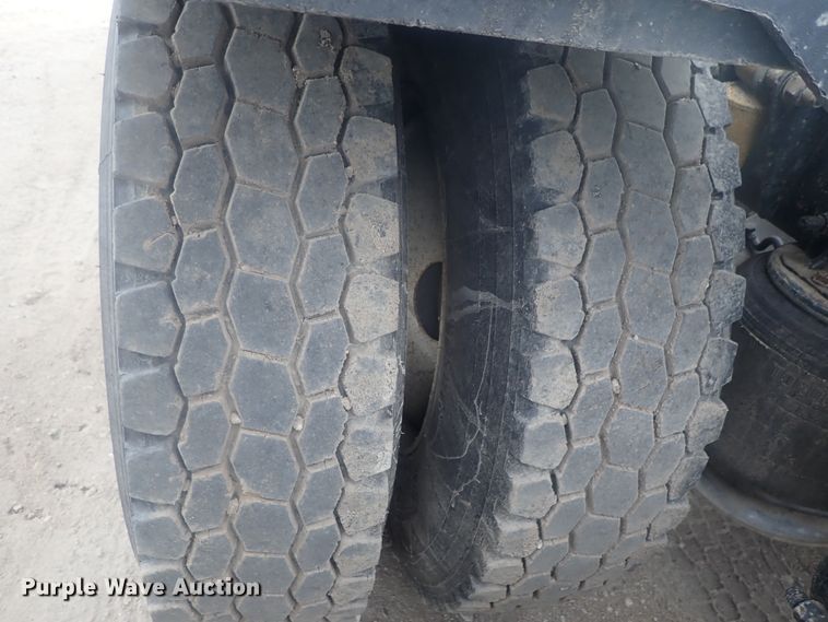 image for item DI7492 2011 Freightliner Cascadia  semi truck