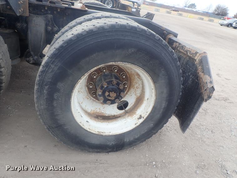 image for item DI7492 2011 Freightliner Cascadia  semi truck