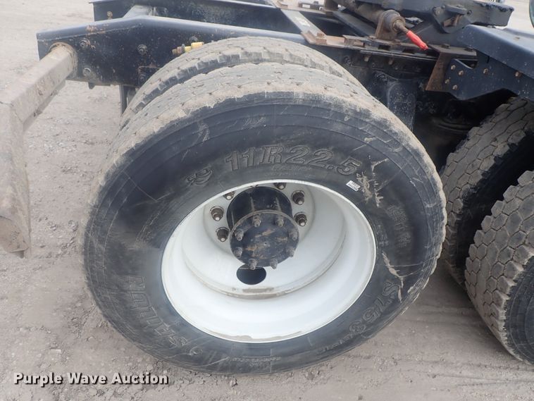 image for item DI7492 2011 Freightliner Cascadia  semi truck