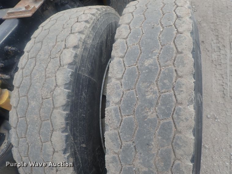 image for item DI7492 2011 Freightliner Cascadia  semi truck