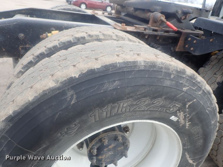 image for item DI7492 2011 Freightliner Cascadia  semi truck