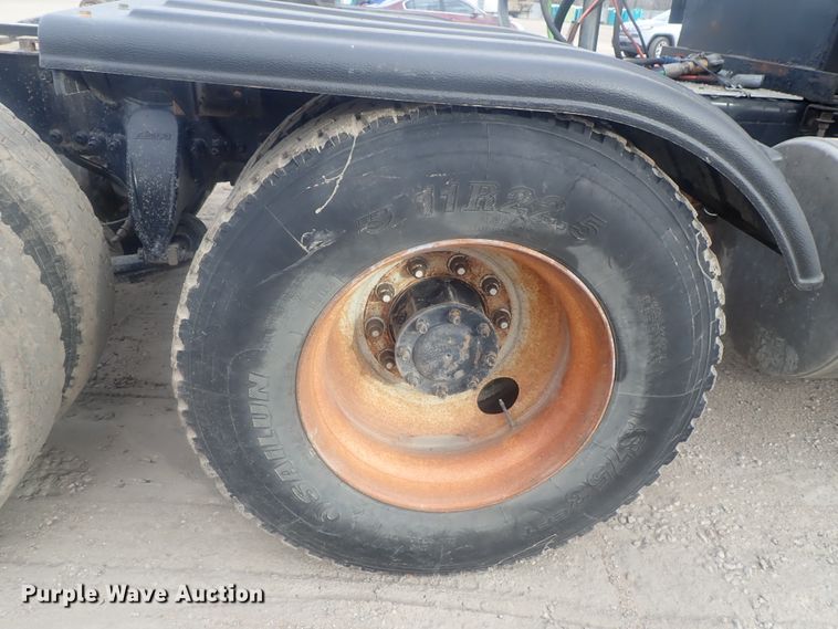 image for item DI7492 2011 Freightliner Cascadia  semi truck