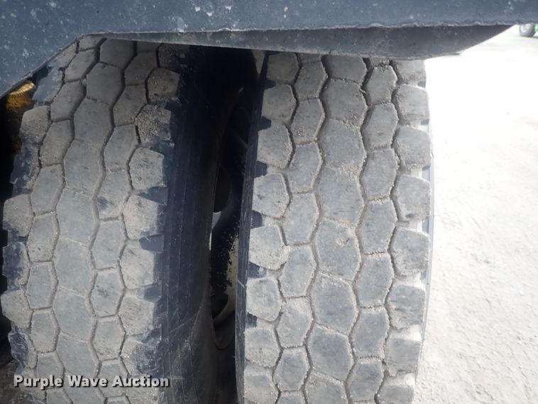 image for item DI7492 2011 Freightliner Cascadia  semi truck