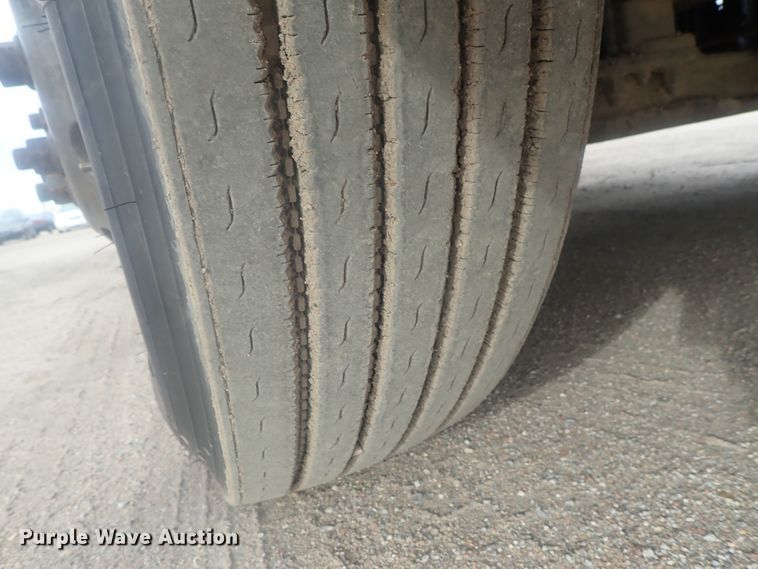 image for item DI7492 2011 Freightliner Cascadia  semi truck