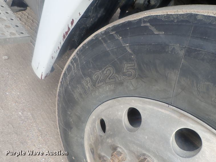 image for item DI7492 2011 Freightliner Cascadia  semi truck