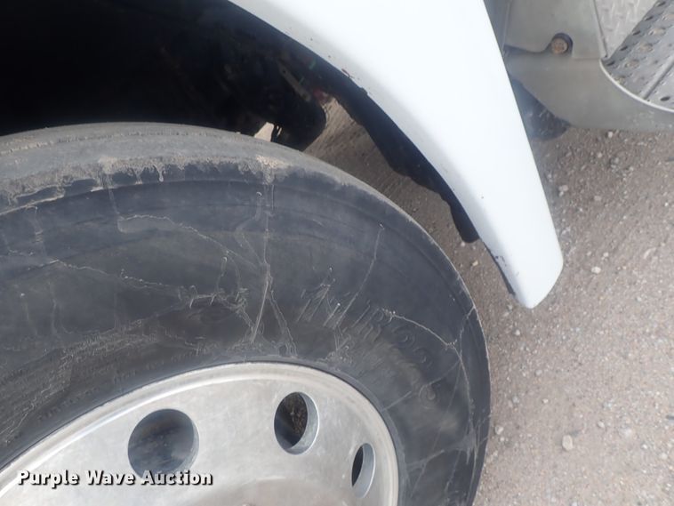 image for item DI7492 2011 Freightliner Cascadia  semi truck