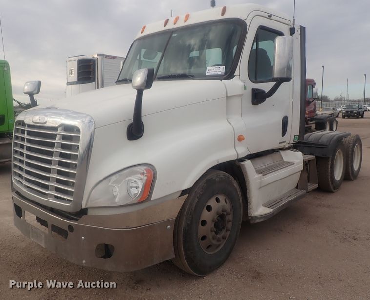 image for item DI7493 2009 Freightliner Cascadia  semi truck