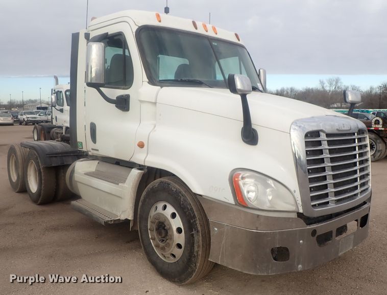 image for item DI7493 2009 Freightliner Cascadia  semi truck