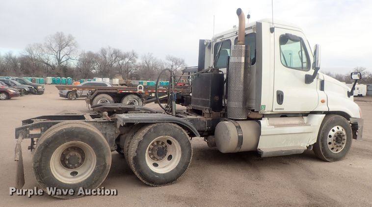 image for item DI7493 2009 Freightliner Cascadia  semi truck