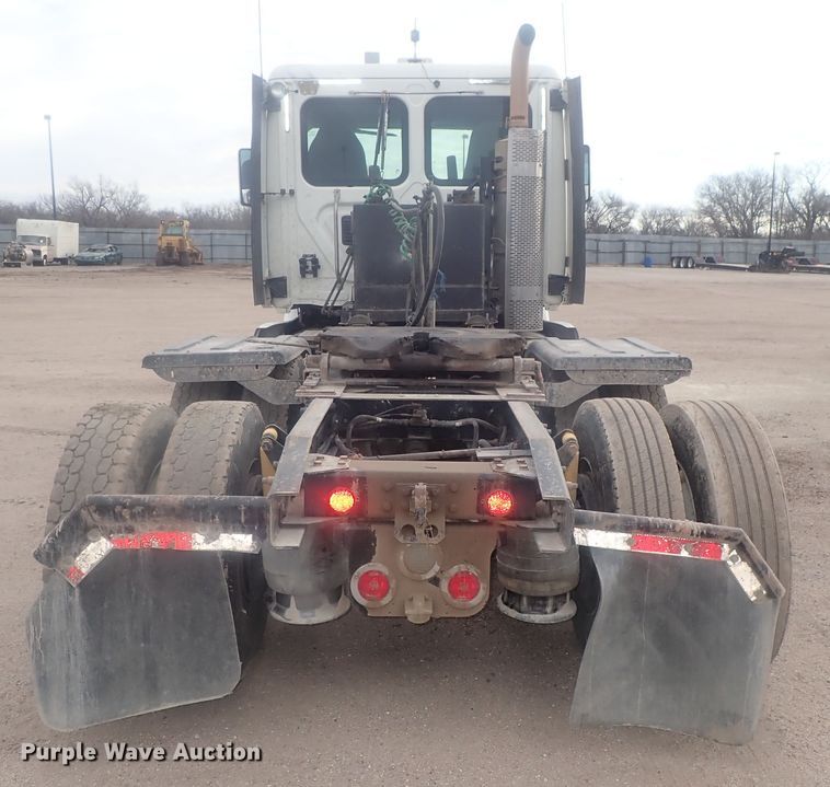 image for item DI7493 2009 Freightliner Cascadia  semi truck