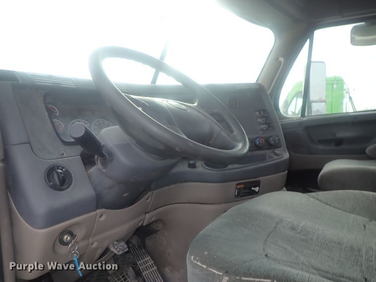 image for item DI7493 2009 Freightliner Cascadia  semi truck