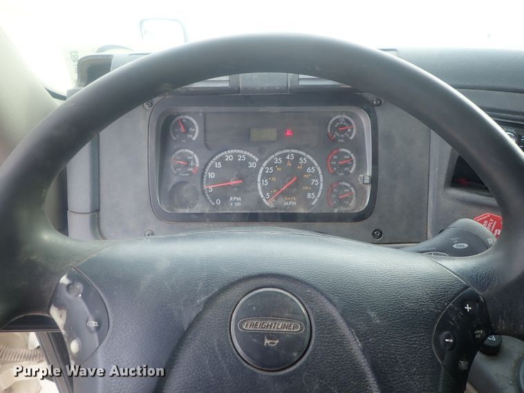 image for item DI7493 2009 Freightliner Cascadia  semi truck