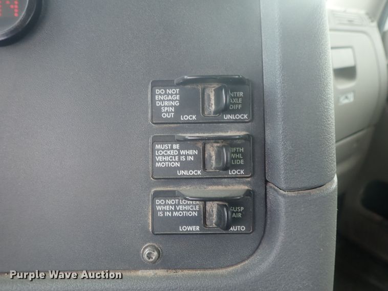 image for item DI7493 2009 Freightliner Cascadia  semi truck