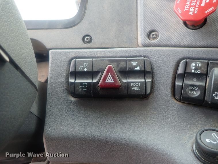 image for item DI7493 2009 Freightliner Cascadia  semi truck