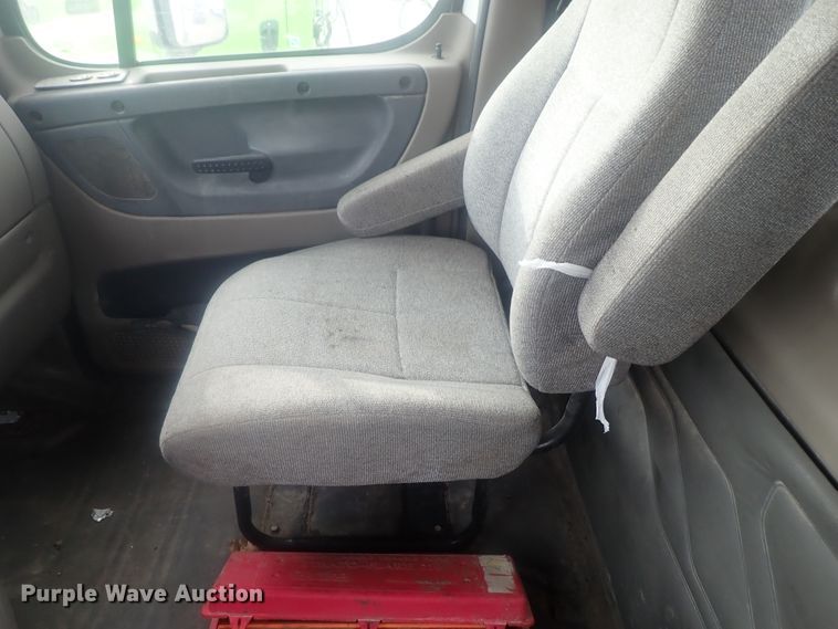 image for item DI7493 2009 Freightliner Cascadia  semi truck