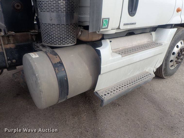 image for item DI7493 2009 Freightliner Cascadia  semi truck