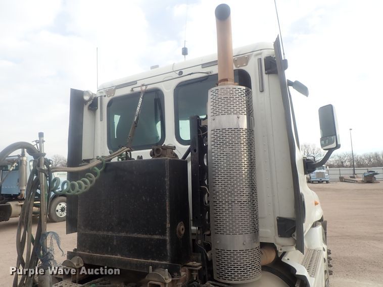 image for item DI7493 2009 Freightliner Cascadia  semi truck