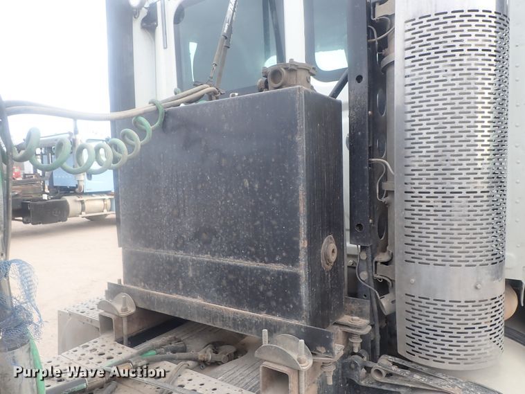 image for item DI7493 2009 Freightliner Cascadia  semi truck