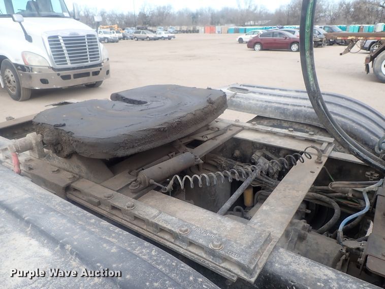 image for item DI7493 2009 Freightliner Cascadia  semi truck