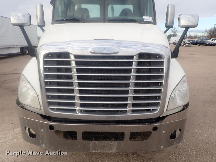 image for item DI7493 2009 Freightliner Cascadia  semi truck