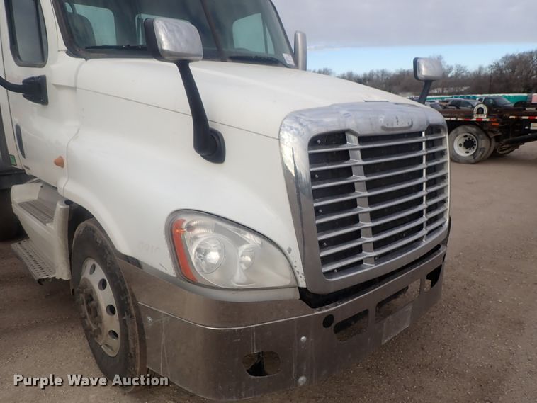 image for item DI7493 2009 Freightliner Cascadia  semi truck
