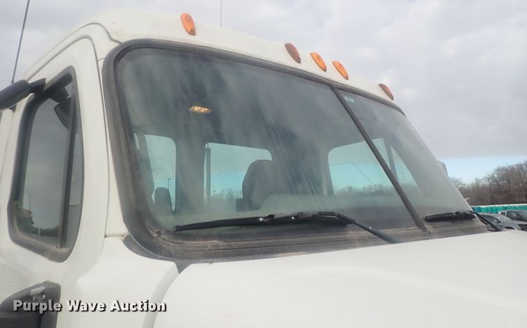 image for item DI7493 2009 Freightliner Cascadia  semi truck