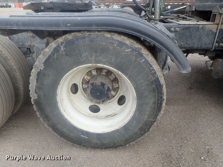 image for item DI7493 2009 Freightliner Cascadia  semi truck