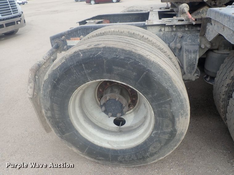 image for item DI7493 2009 Freightliner Cascadia  semi truck