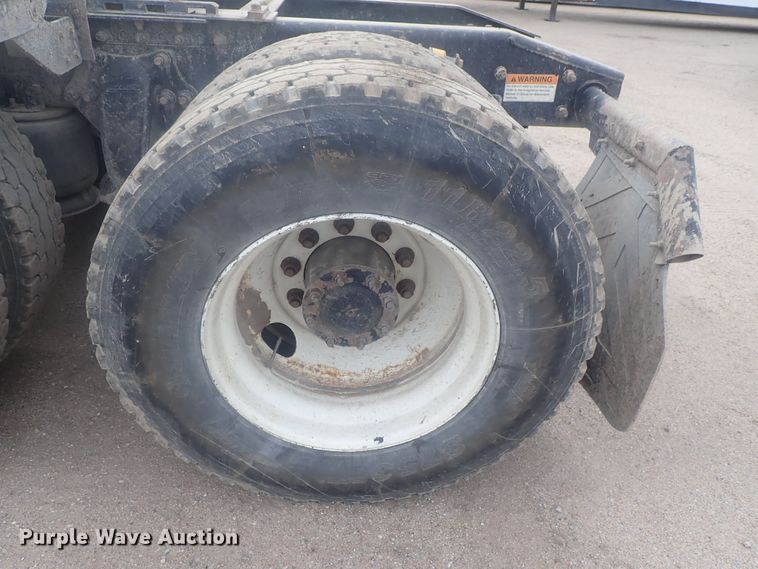 image for item DI7493 2009 Freightliner Cascadia  semi truck