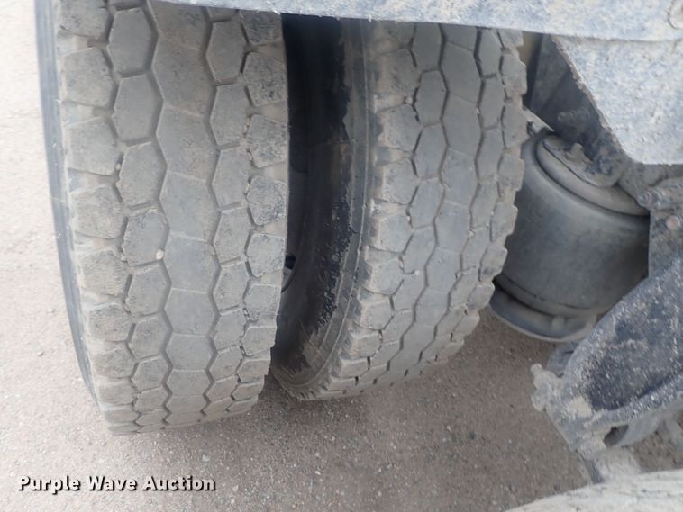 image for item DI7493 2009 Freightliner Cascadia  semi truck