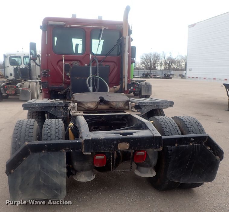 image for item DI7494 2010 Freightliner Cascadia  semi truck